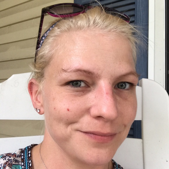 Meet your Posher, Edith - Picture 3 of 8